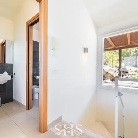 Emilia Villa Terra Mala